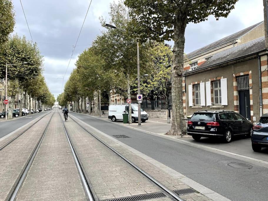 Agreable Maison De Ville Dans La Plus Belle Avenue Orléans Eksteriør billede